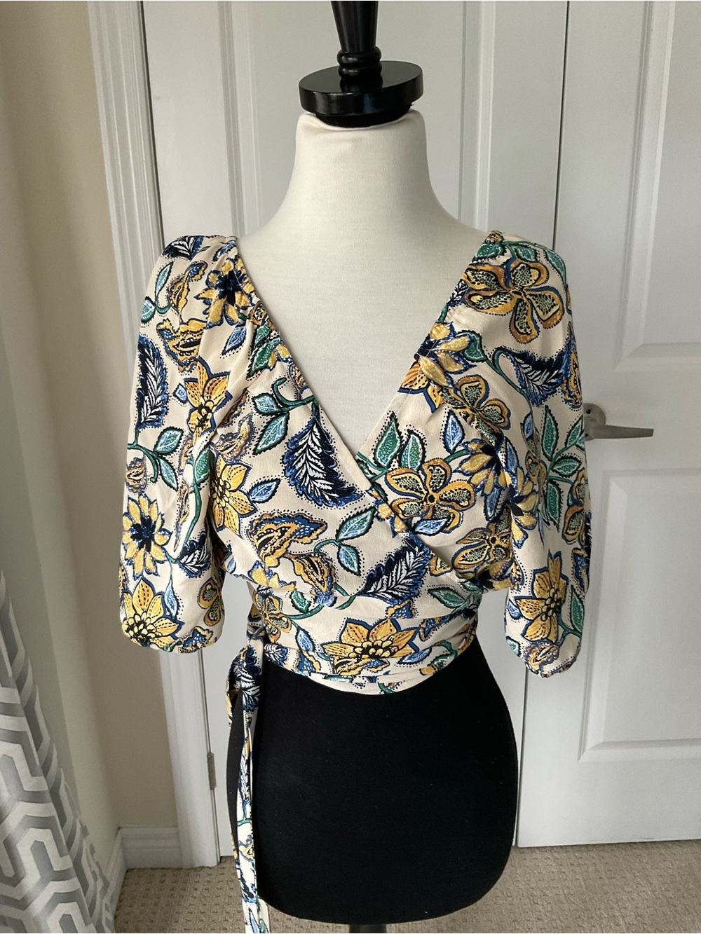 2/$20 Cotton Club Floral Wrap Crop Top in Accents S VGUC